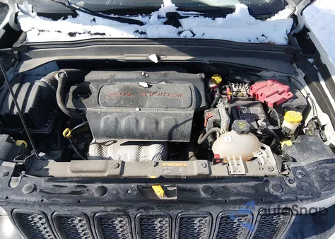 2020 Jeep Renegade Upland 4X4 z USA, uszkodzony, nr VIN ZACNJBAB5LPL50444